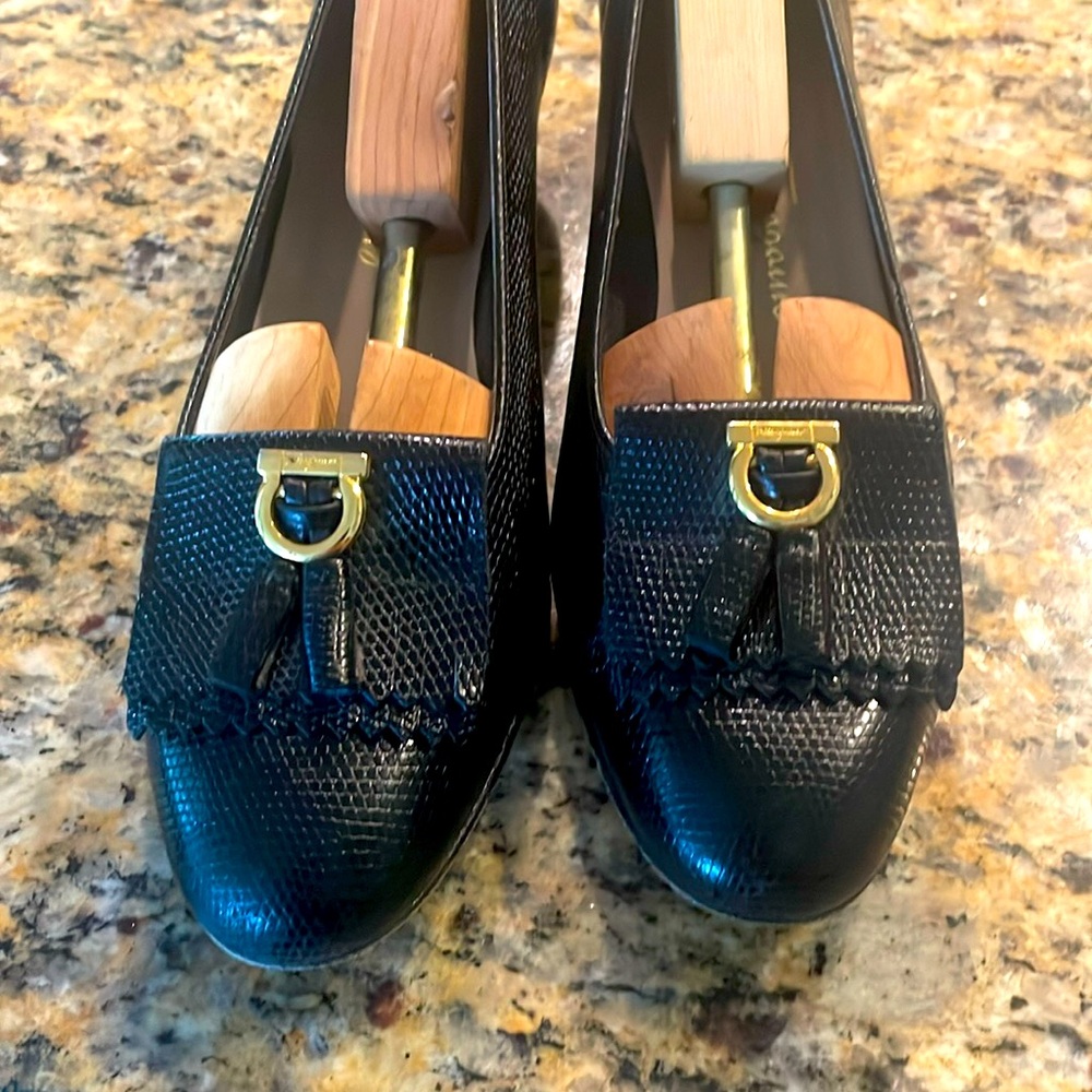 Salvatore Ferragamo black leather low pump